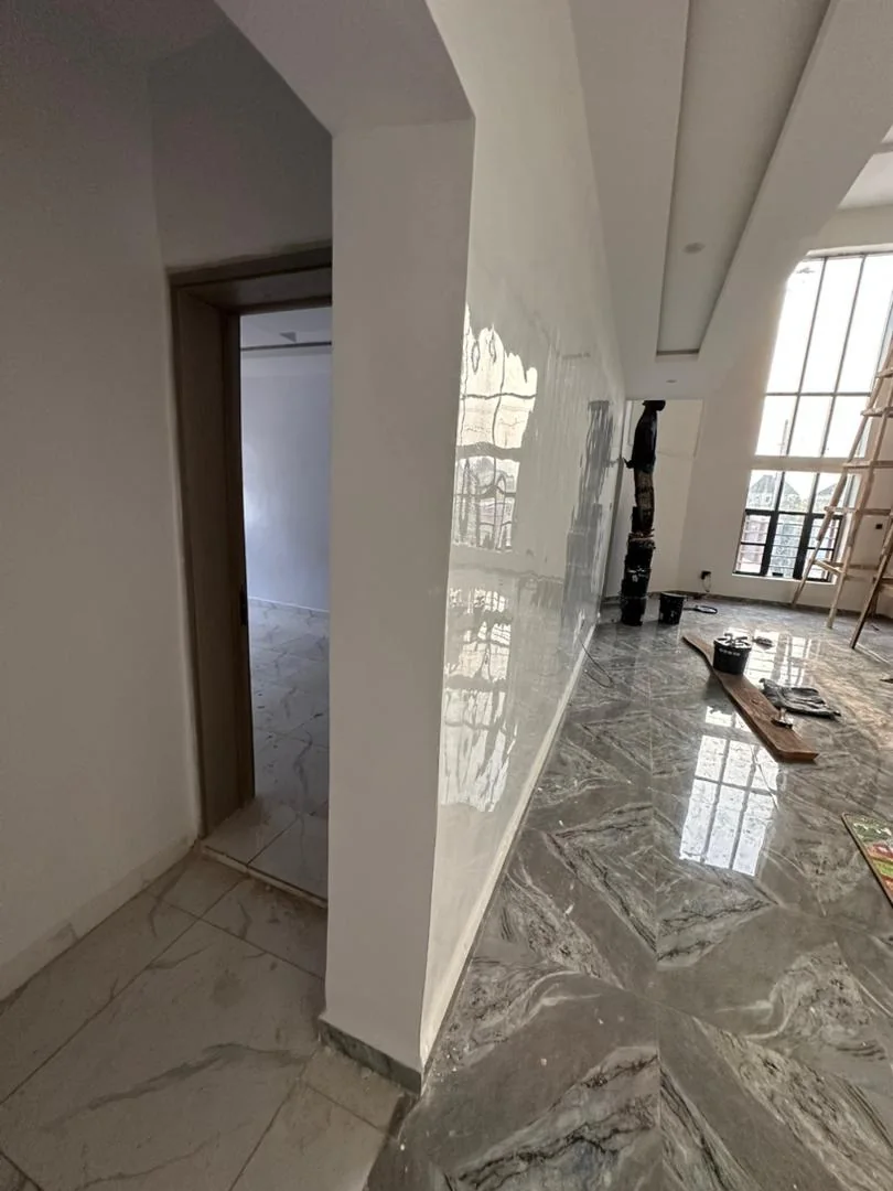 Finished corridor opening with light reflective walls