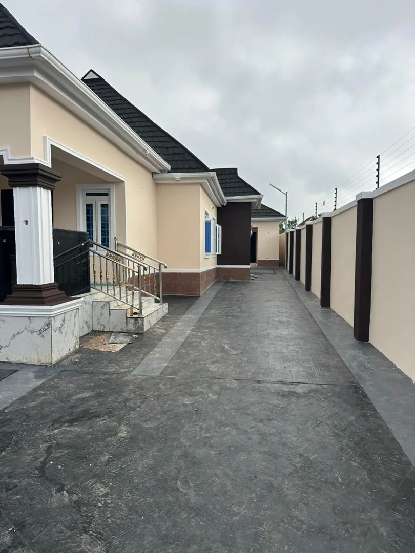 Finished driveway between the bungalow and boundary wall