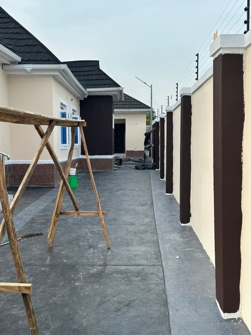 Exterior walkway showing cream and brown colour blocking